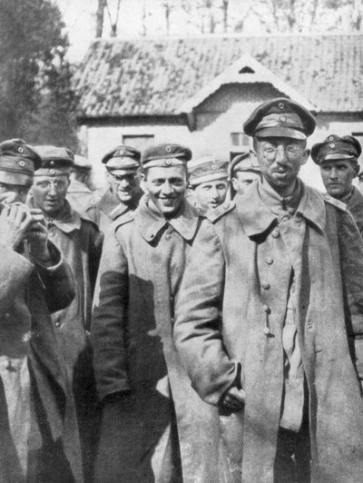 Němečtí zajatci zajati 18. dubna 1918 ve Francii od Unbekannt