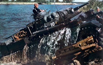 Německý tank brodící řeku, Rusko, 1941 od Unbekannt