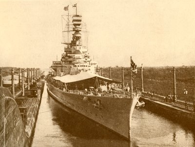 H.M.S. Renomé proplouvající Panamským průplavem s vévodou a vévodkyní z Yorku na palubě, c1930 od Unbekannt