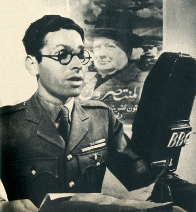 Čte zprávy v marocké arabštině. Člen bojující francouzské armády, 1942. od Unbekannt