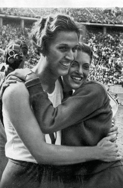 Helen Stephens a Alice Arden, američtí atleti, olympijské hry v Berlíně, 1936 od Unbekannt