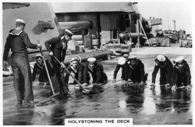 Holystoning the deck, HMS Nelson, 1937 od Unbekannt