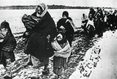 Ženy a děti bez domova, uprchlice, Rusko, 1941 od Unbekannt