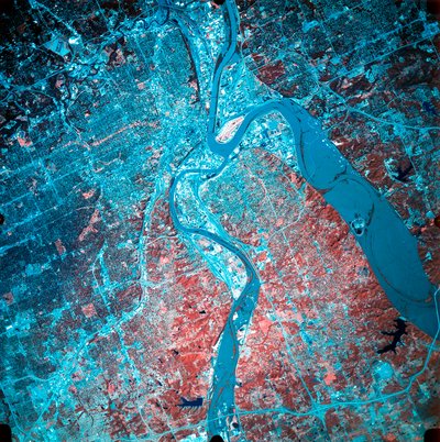Infračervená fotografie soutoku řek Missouri a Kansas, USA, 19. července 1993 od Unbekannt