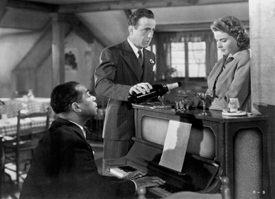 Ingrid Bergman, Humphrey Bogart a Louis Armstrong v Casablance, 1942 od Unbekannt