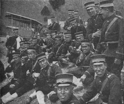 Japonští vojáci na cestě na frontu: polední jídlo čaje a rýže, 1904-1905 1907 od Unbekannt