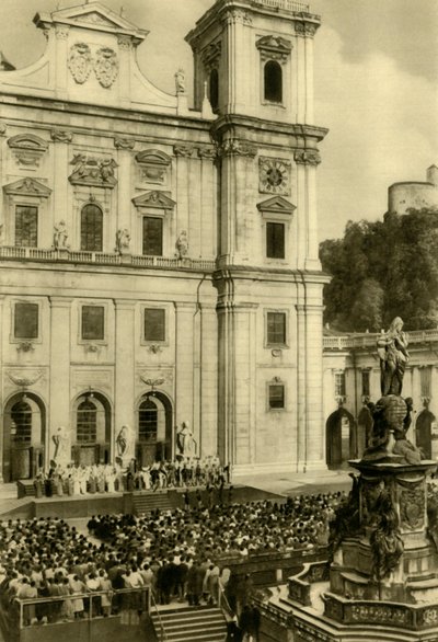 Všichni vystoupili před katedrálou v Salcburku, Salzburg, Rakousko, c1935. od Unbekannt