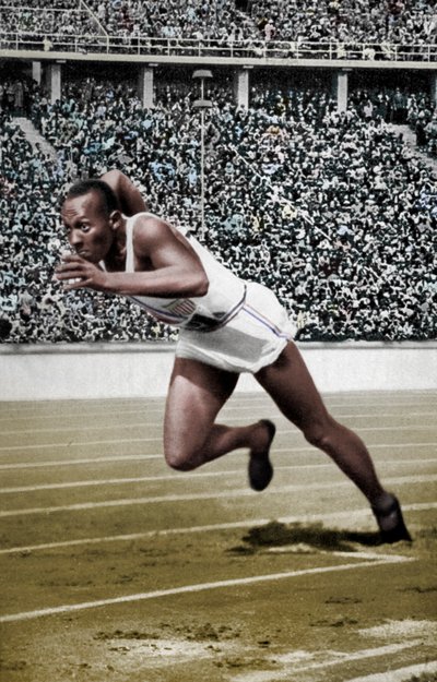 Jesse Owens na startu běhu na 200 metrů na olympijských hrách v Berlíně v roce 1936 od Unbekannt