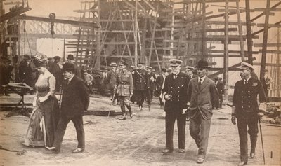 King George V a Queen Mary v loděnici Sunderland během první světové války, 15. června 1917, 1935 od Unbekannt
