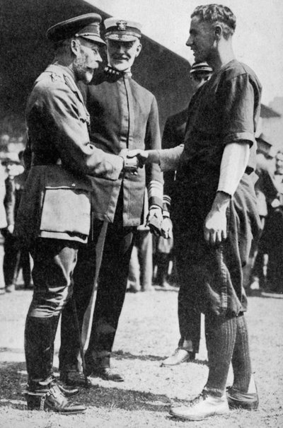 King George V přijímá amerického vojáka, který hrál baseball, c 1910 1936 od Unbekannt