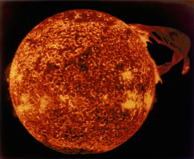 Velká sluneční prominence v extrémním ultrafialovém světle, 1973 od Unbekannt