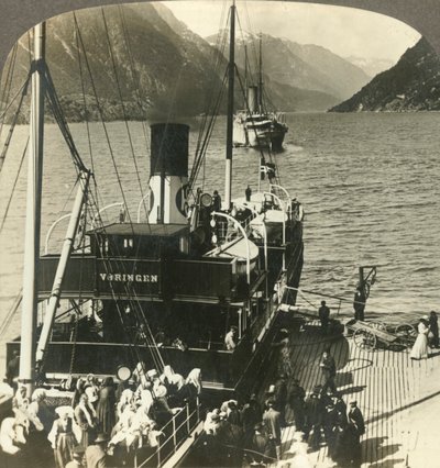 Opouštíme Odde na exkurzi do malebného Sorfjordu s horskými stěnami, Norsko, c1905. od Unbekannt
