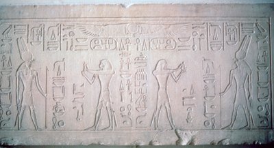 Lintel of Senusret III zobrazující faraona přinášejícího oběti Bohu Montu, 12. dynastie od Unbekannt