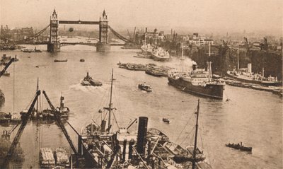 Londýn – Tower Bridge and the Pool, c1910 od Unbekannt
