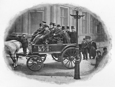 Výbor hasičského sboru London County Council začíná inspekcí, c1903 1903 od Unbekannt