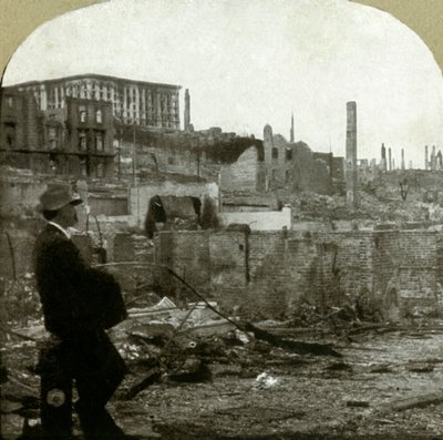 Pohled na sever nahoru na Mason St. z Eddy - Ruins of the Fairmont hotel za 4 000 000 $, 1906. od Unbekannt