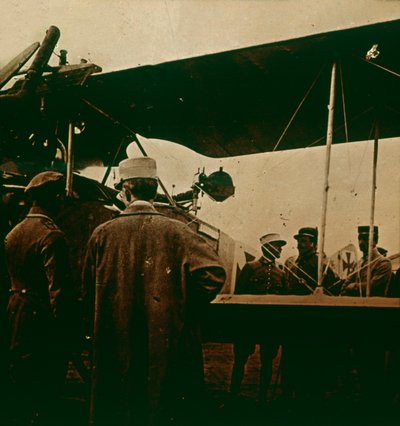 Kulomet namontovaný na dvouplošníku, výfuk směrem nahoru, c1914-c1918 od Unbekannt