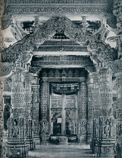 Mramorová socha u vchodu do džinistického chrámu v Dilwara, Mount Abu, c1100. od Unbekannt