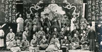 Setkání představených buddhistických klášterů v Číně, konec devatenáctého století (černobílá fotografie) od Unbekannt