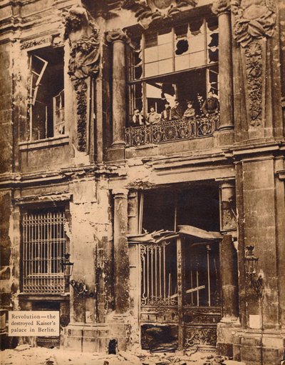 Členové Lidové námořní divize na balkóně městského paláce, prosinec 1918, 1918, 193 od Unbekannt