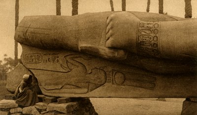 Memphis - Detail kolosální sochy Ramesese II, c1918-c1939. od Unbekannt