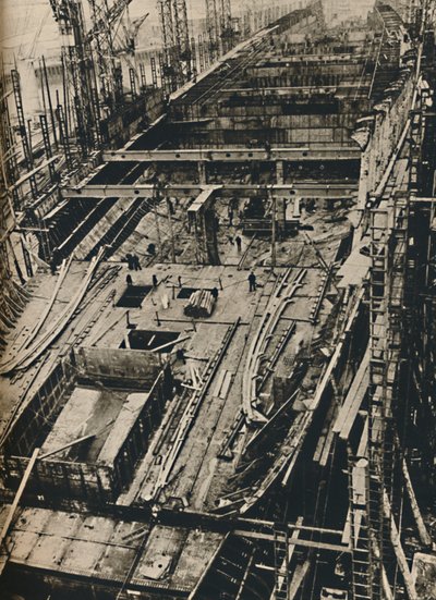 Více než 1000 stop dlouhý. Shell of Queen Mary v prvních dnech stavby, 1930-1934, 1936 od Unbekannt