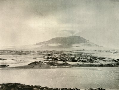 Mount Erebus v erupci 14. června 1908, 1909 od Unbekannt