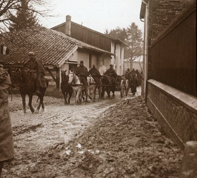 Jízdní francouzští vojáci s dělostřelectvem, c1914-c1918 od Unbekannt
