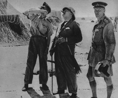 Pan Churchill se sirem A. Tedderem a gen. Auchinleckem, 1942 od Unbekannt