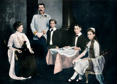 Zavražděný arcivévoda František Ferdinand s manželkou a dětmi, c1910 od Unbekannt
