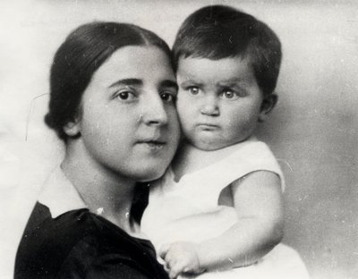 Nadezhda Alliluyeva, druhá manželka Josefa Stalina a jejich dcera Světlana Alliluyeva, 1927 od Unbekannt