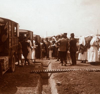 Zdravotní sestry a ambulance Červeného kříže, c1914-c1918 od Unbekannt