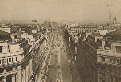 Na střeše Bush House, Pohled z Kingsway směrem k Northern Heights, c1935. od Unbekannt