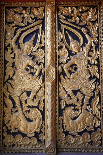 Zdobené dveře chrámu ve Wat Chedi Luang, Chiang Mai. Thajsko od Unbekannt