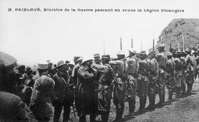 Paul Painlevé hodnotí vojáky francouzské Cizinecké legie, Maroko, c1926 od Unbekannt