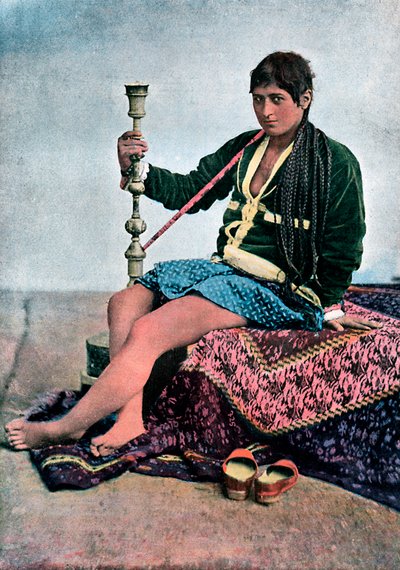 Perská žena kouří v Kalganu, c1890 od Unbekannt