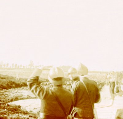 Letadlo nad zákopy, Ramskapelle, Belgie, c1914-c1918 od Unbekannt