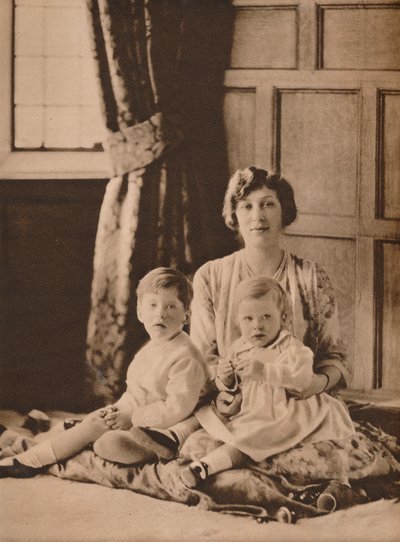 Princezna Mary, vikomtesa Lascelles, se svými dvěma syny, Geraldem a Georgem, 1926 1935 od Unbekannt