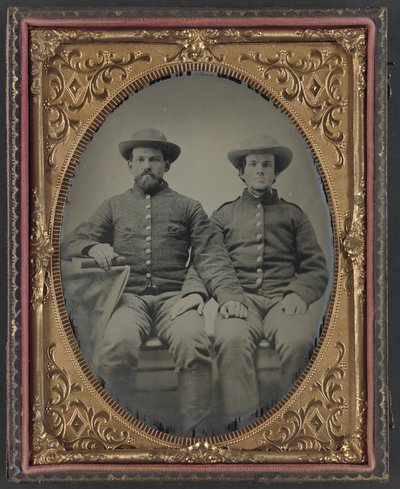 Vojín Charles Chapman z roty A, 10. Virginia Cavalry Regiment, vlevo a neidentifikovaný voják od Unbekannt