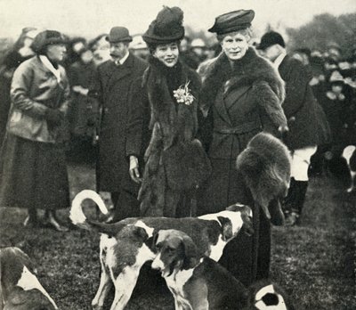 Queen Mary a Queen Alexandra na setkání West Norfolk Hunt v roce 1920, 1951. od Unbekannt
