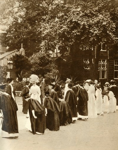Queen Mary na Bedford College, Londýn, 1913, 1935. od Unbekannt