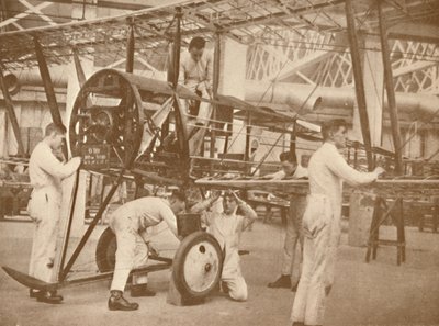 RAF Apprentices Rigging a Plane at Technical School, Halton, Buckinghamshire, 1927 od Unbekannt