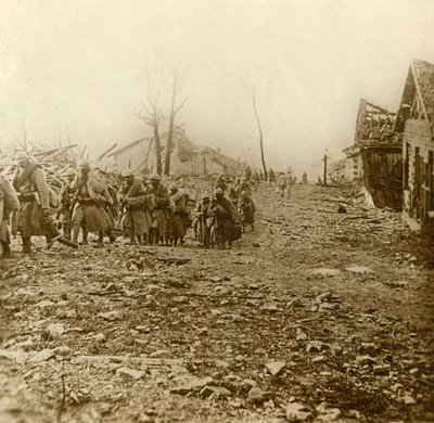 Pomocná pěchota při útoku na Douaumont, severní Francie, 1916 od Unbekannt