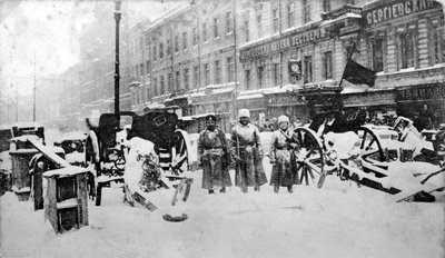 Revoluční barikády na Liteyny Prospekt, Petrohrad, Rusko, 27. února 1917 od Unbekannt