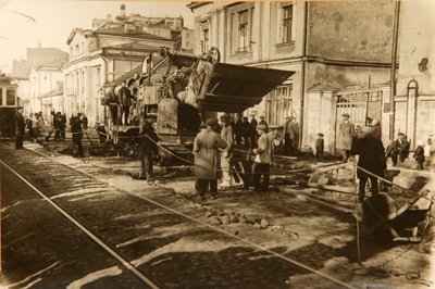 Práce na silnici v Tverské ulici, Moskva, SSSR, 20. léta 20. století od Unbekannt
