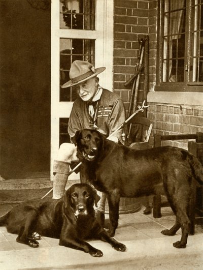 Robert Baden-Powell doma se svými psy, c1929, 1935. od Unbekannt