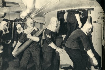 Royal Marines manipulující s municí na palubě HMS Illustrious, druhá světová válka, c1939-c1943 1944. od Unbekannt