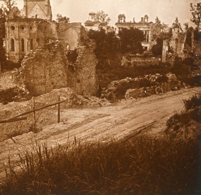 Zřícenina kostela a zámku, Francie, c1914-c1918 od Unbekannt