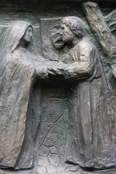 Kostel Saint-Pierre de Montmartre: Socha dveří Notre Dame: Ježíš se setkává se svou matkou na Via Dolorosa, Paříž, Francie od Unbekannt