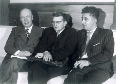 Sergej Prokofjev, Dmitrij Šostakovič a Aram Chačaturjan, ruští skladatelé, 1945 od Unbekannt